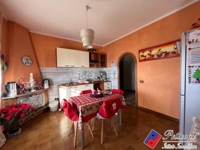 Appartamento in vendita di 100 m² in Via Oliveti