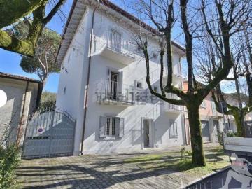 Appartamento in vendita di 100 m² in Via L. Raffaelli, 12