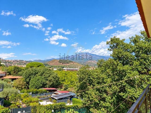 Appartamento in vendita di 100 m² in Via Lavina, 350