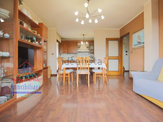 Appartamento in vendita di 100 m² in Via Lazio, 1