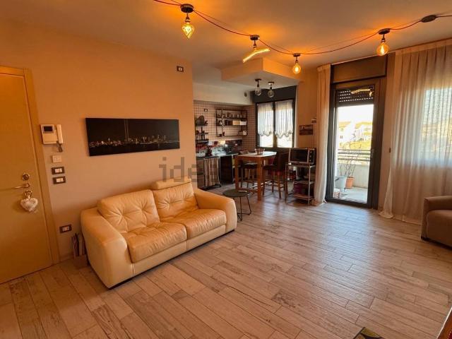 Appartamento in vendita di 100 m² in Via Luigi Einaudi