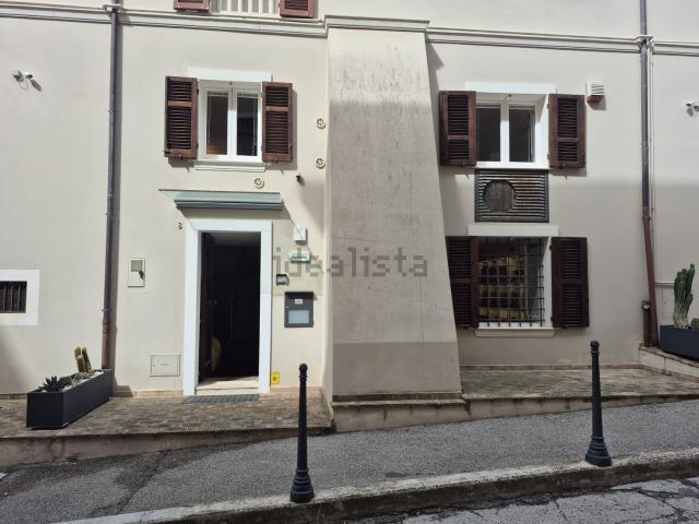Appartamento in vendita di 100 m² in Via Luisa d&apos Annunzio, 8