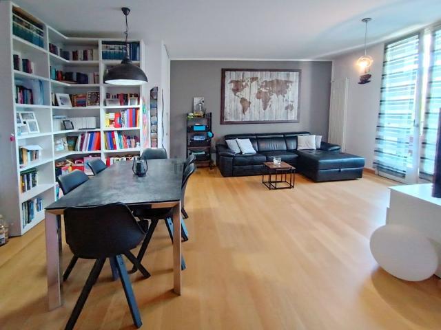Appartamento in vendita di 100 m² in Via Monsignor Giuseppe Schiavini, 6
