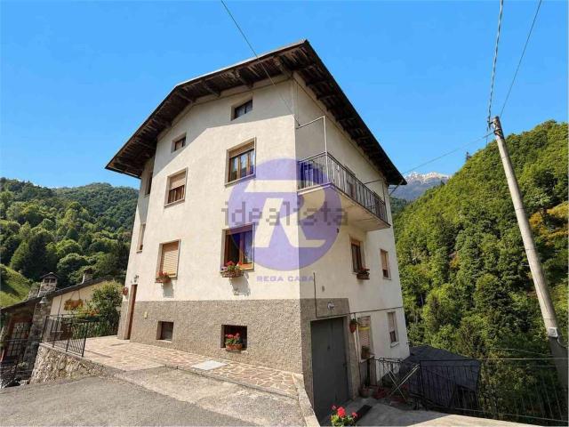 Appartamento in vendita di 100 m² in Via Monsignor Regazzoni, 18