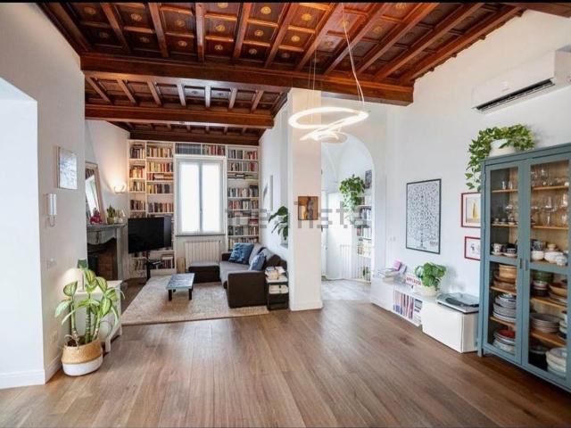 Appartamento in vendita di 100 m² in Via Montanara