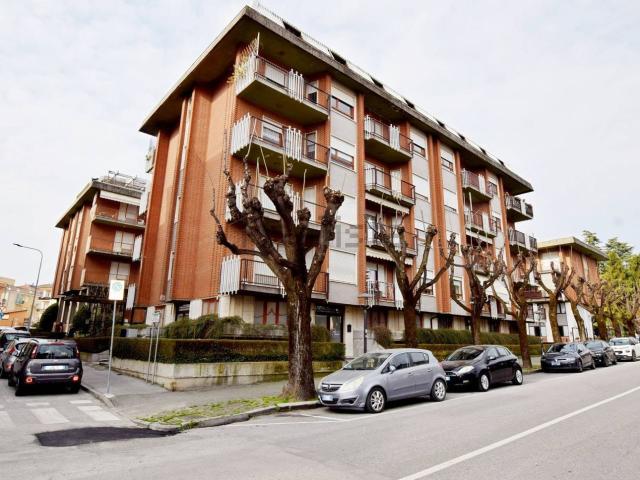 Appartamento in vendita di 100 m² in Via Manfredi Luigi, 1