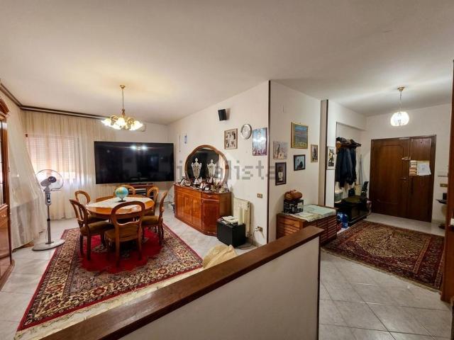 Appartamento in vendita di 100 m² in Via Marche, 13
