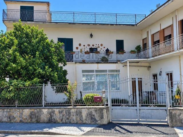 Appartamento in vendita di 100 m² in Via Martiri Atellani