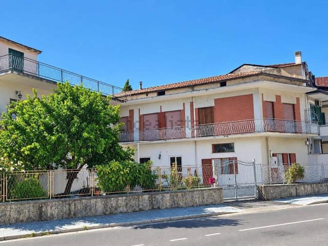 Appartamento in vendita di 100 m² in Via Martiri Atellani
