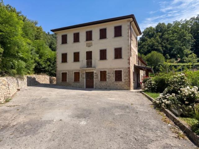 Appartamento in vendita di 100 m² in Via Mulino di Cortogno, 10