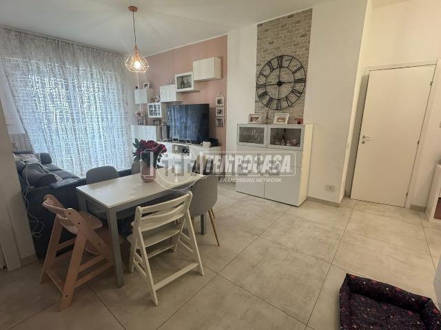 Appartamento in vendita di 100 m² in Via Salvo D&apos Acquisto, 1