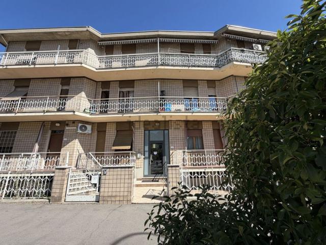 Appartamento in vendita di 100 m² in Via Salvo D&apos Acquisto, 1