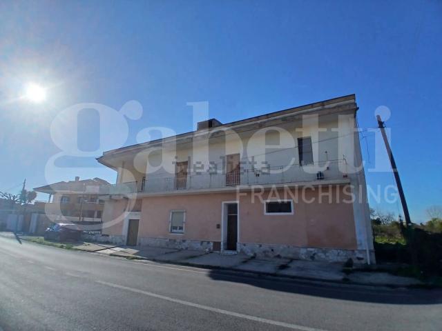 Appartamento in vendita di 100 m² in Via Santa Maria la Fossa
