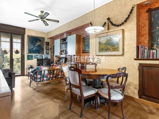 Appartamento in vendita di 100 m² in Via Santa Rita da Cascia, 13