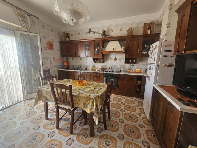 Appartamento in vendita di 100 m² in Via Polizzi, 16