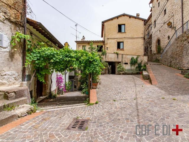 Appartamento in vendita di 100 m² in Via Porta Maggiore