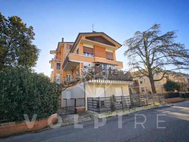 Appartamento in vendita di 100 m² in Via Papa Giovanni XXIII, 3
