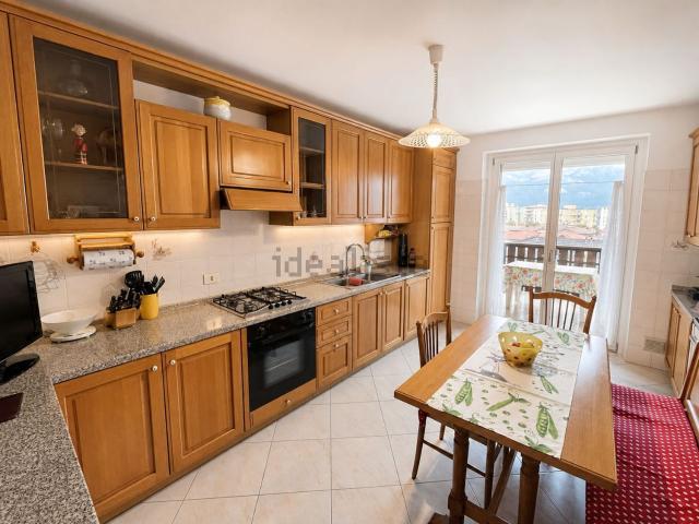 Appartamento in vendita di 100 m² in Via Peratoner, 28