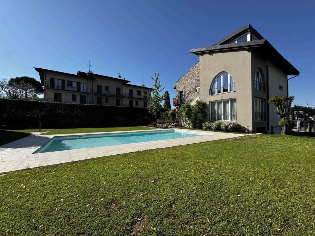 Appartamento in vendita di 104 m² in Via Pergola