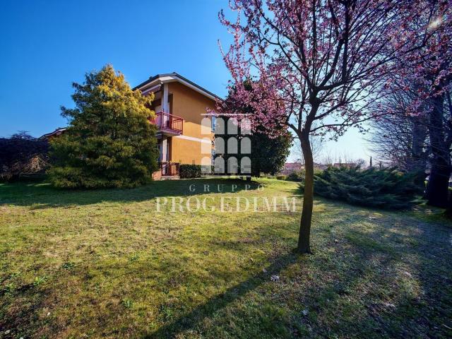 Appartamento in vendita di 100 m² in Via Pinerolo Susa, 128