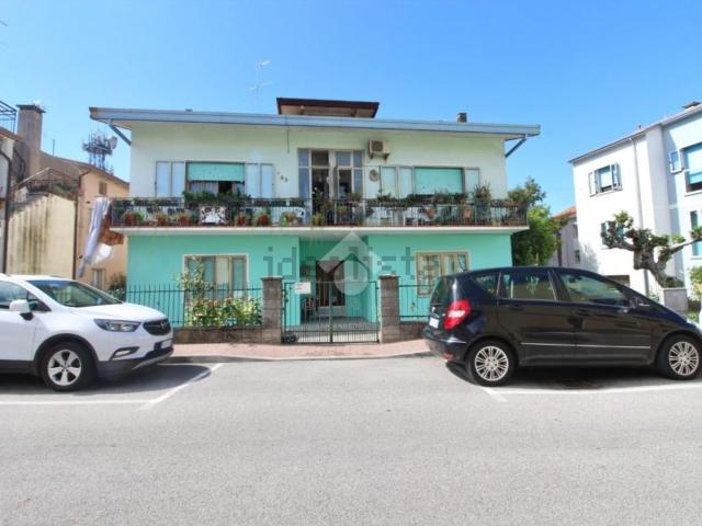 Appartamento in vendita di 100 m² in Via Regina Cornaro, 25