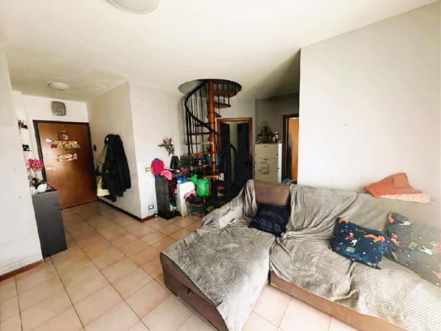 Appartamento in vendita di 100 m² in Via Riccardo Zandonai