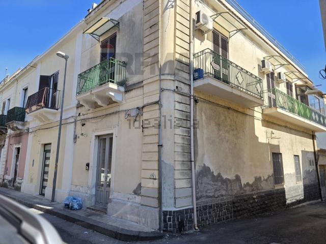 Appartamento in vendita di 100 m² in Via Tripoli, 51