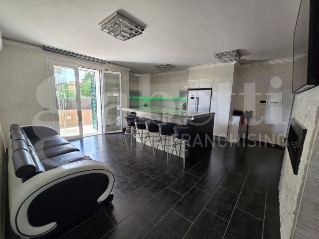 Appartamento in vendita di 100 m² in Via Umberto Terracini, 16