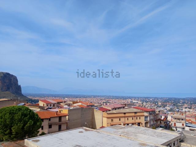 Appartamento in vendita di 100 m² in Via Uccellini