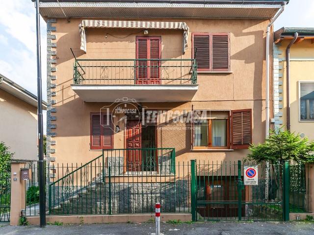 Appartamento in vendita di 96 m² in Via Ugo Foscolo, 11