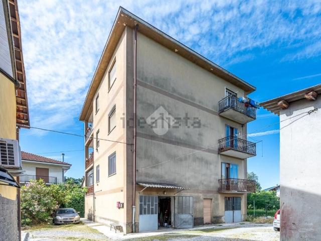 Appartamento in vendita di 100 m² in Via Ugo Foscolo