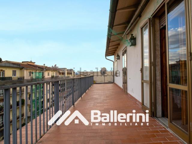 Appartamento in vendita di 100 m² in Via Ugo Foscolo