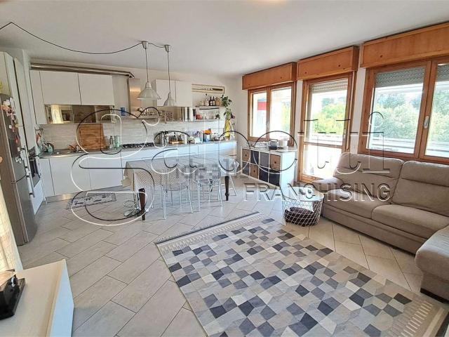Appartamento in vendita di 100 m² in Via Vasco Zappaterra