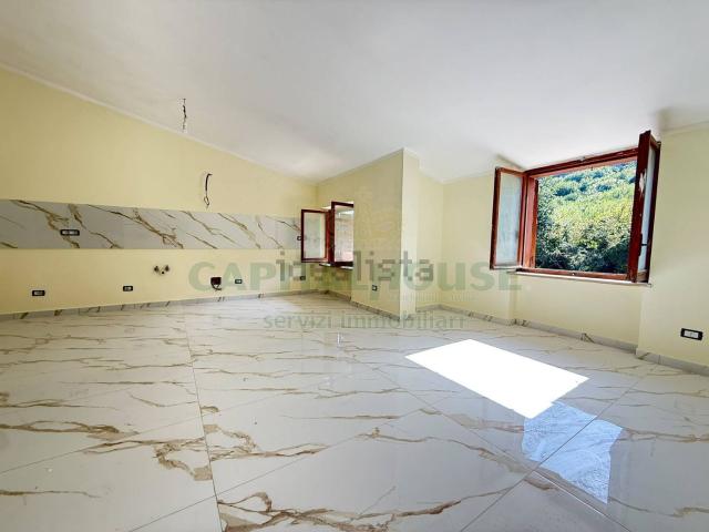 Appartamento in vendita di 105 m² in Via Vetriera, 3