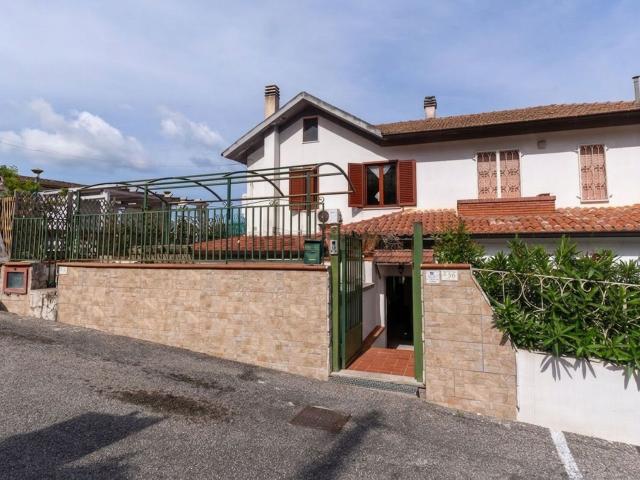 Appartamento in vendita di 100 m² in Viale degli Ulivi, 32