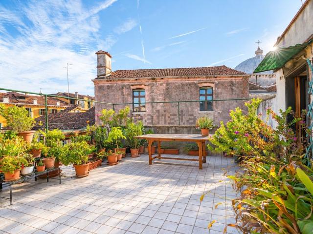 Appartamento in vendita di 100 m² in Calle al Ponte Sant&apos Antonio, 5607