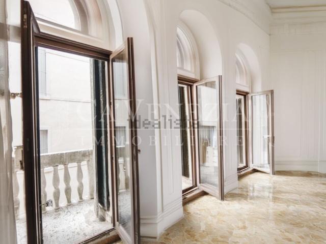 Appartamento in vendita di 100 m² in Calle Ca&apos  Bragadin, 2326