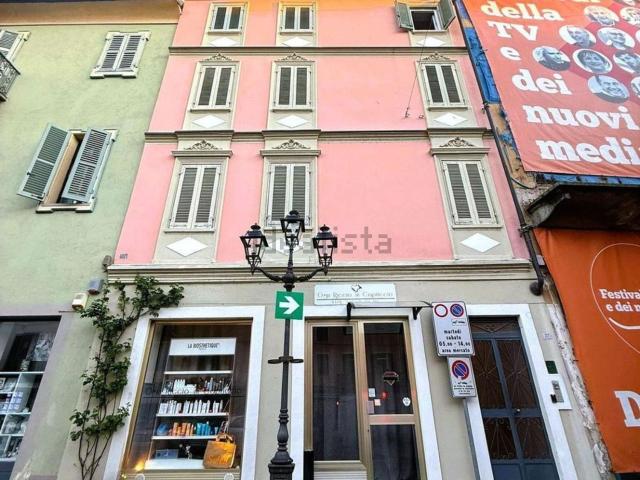 Appartamento in vendita di 70 m² in Piazza Carlo Alberto, 27