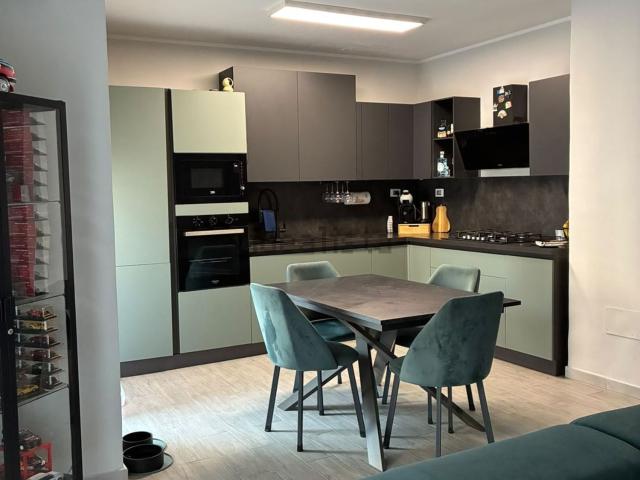 Appartamento in vendita di 100 m² in Piazza Sandro Pertini, 3