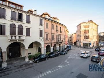 Appartamento in vendita di 100 m² in Piazza Petrarca