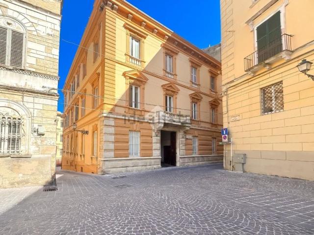 Appartamento in vendita di 100 m² in Piazza Umberto I, 7