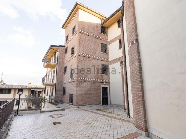 Appartamento in vendita di 101 m² in Via C. Battisti, 6