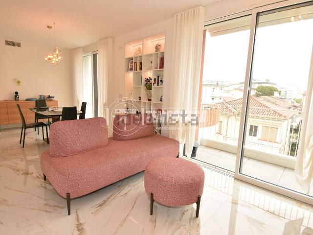 Appartamento in vendita di 101 m² in Via Andrea Bafile 9° Accesso al Mare, 1