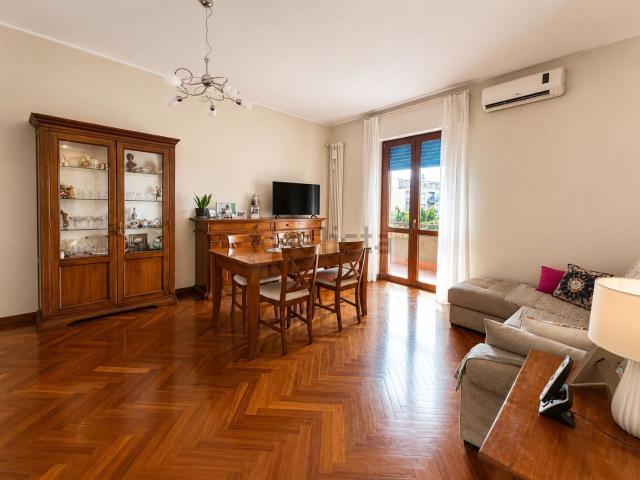 Appartamento in vendita di 101 m² in Via Angelo Longoni