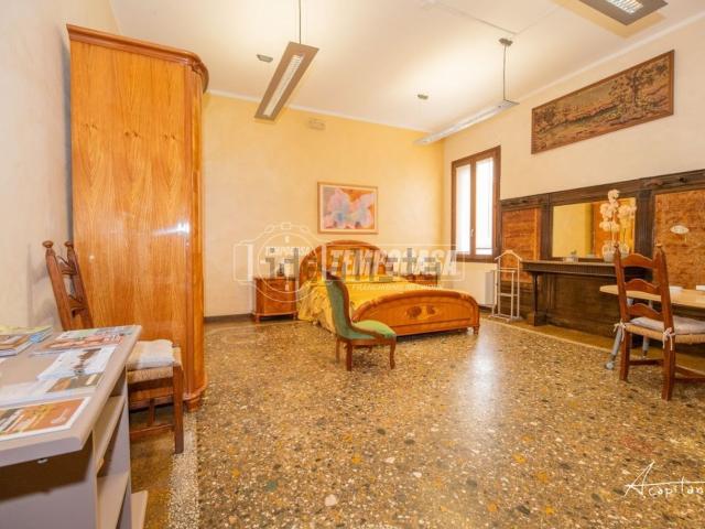 Appartamento in vendita di 101 m² in Via Giosuè Carducci, 19