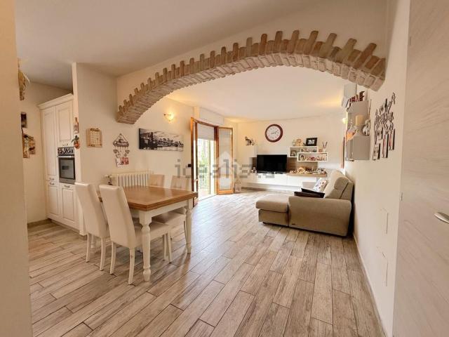 Appartamento in vendita di 101 m² in Via Giosuè Carducci, 45