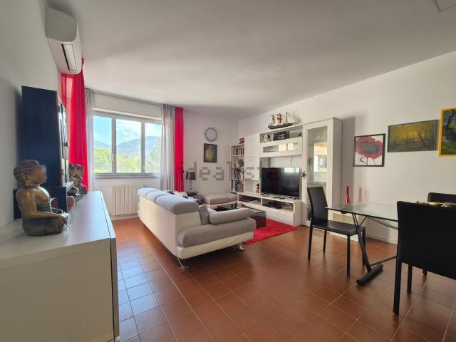 Appartamento in vendita di 101 m² in Via Ezio Lucarno, 99