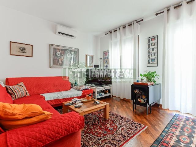 Appartamento in vendita di 101 m² in Via F. Lli Cervi, 1
