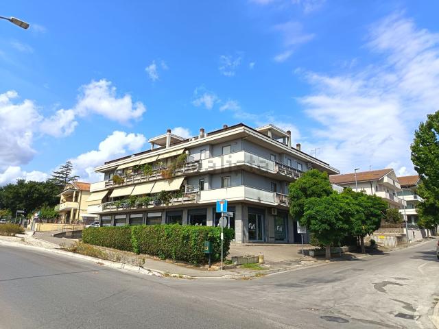 Appartamento in vendita di 101 m² in Via Metauro, 5