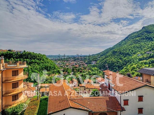 Appartamento in vendita di 101 m² in Via Sant&apos Ambrogio, 8